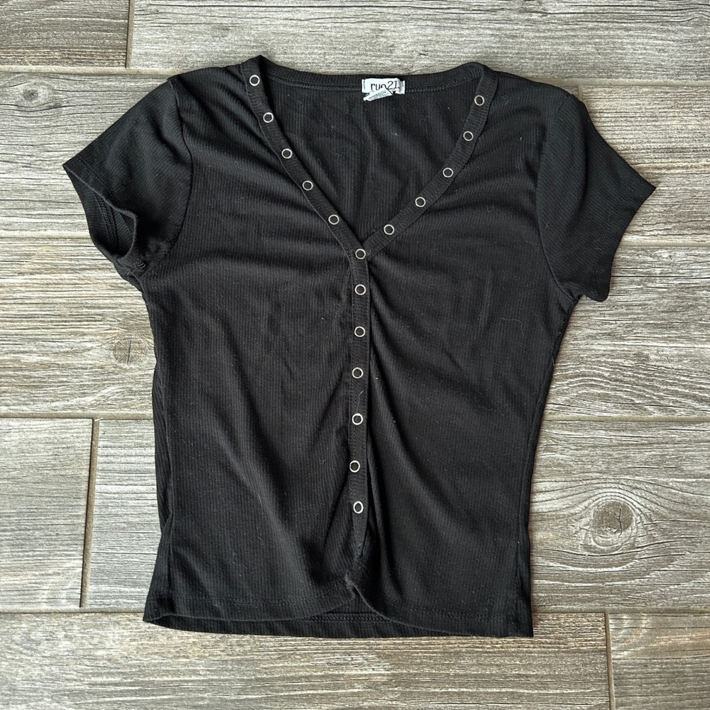 Rue‎ 21 Black Ribbed Button Snap V Neck Short Sleeve Crop Top Womens S